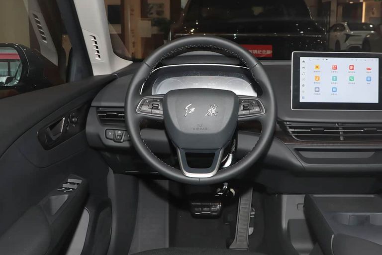 Hongqi E-QM5 - interior