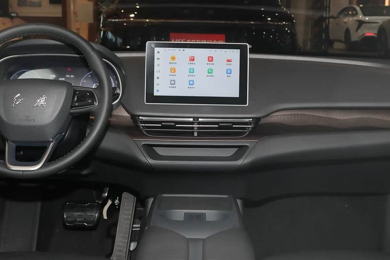 Hongqi E-QM5 - interior