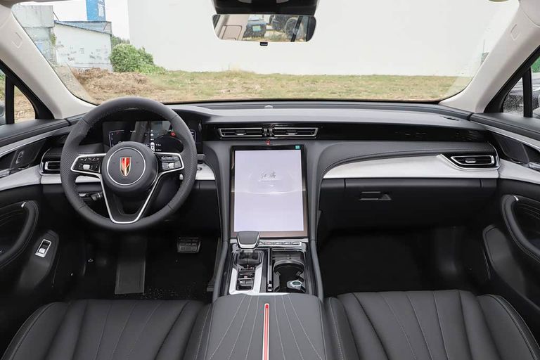 Hongqi H5 - interior