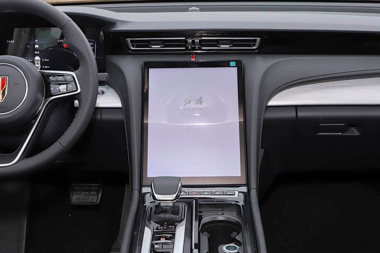 Hongqi H5 - interior