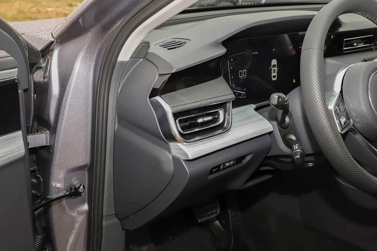 Hongqi H5 - interior