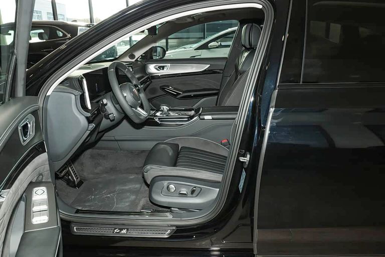 Hongqi H9 - interior