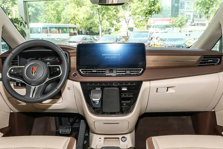 Hongqi HQ9 - interior