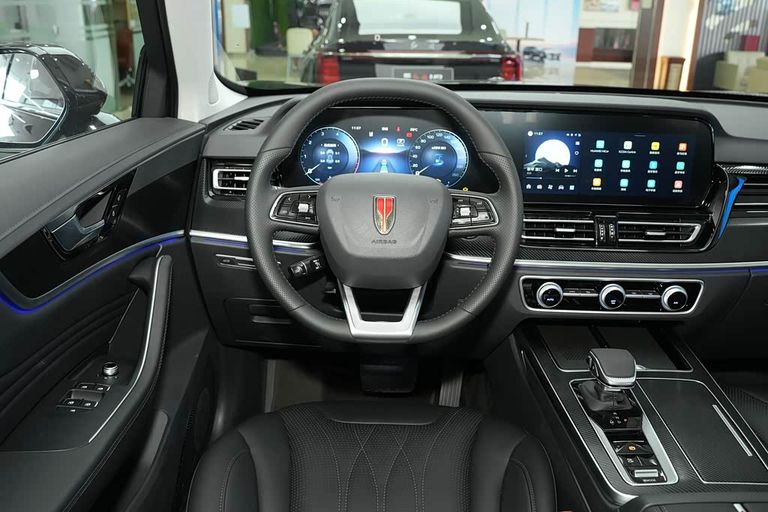 Hongqi HS5 - interior