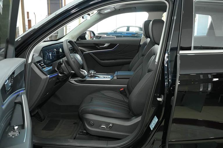 Hongqi HS5 - interior