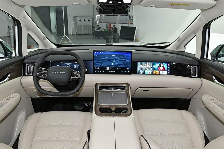 HYCAN V09 - interior