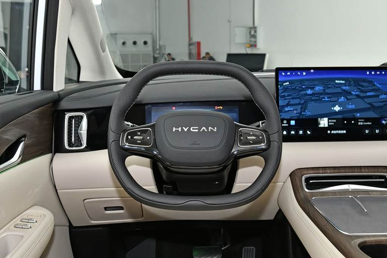 HYCAN V09 - interior