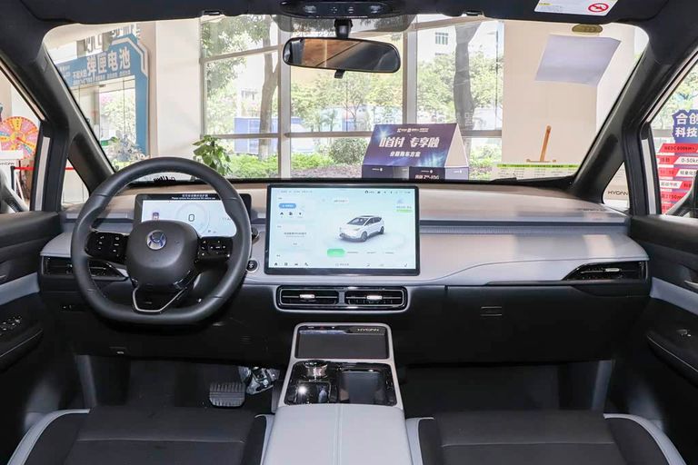 Hycan Z03 - interior
