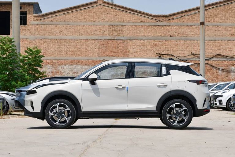 Lynk & Co 06 - exterior