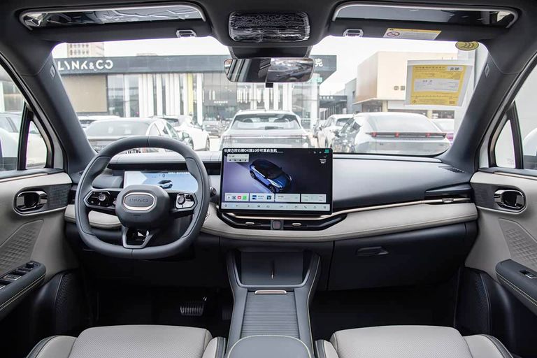 Lynk & Co 06 - interior