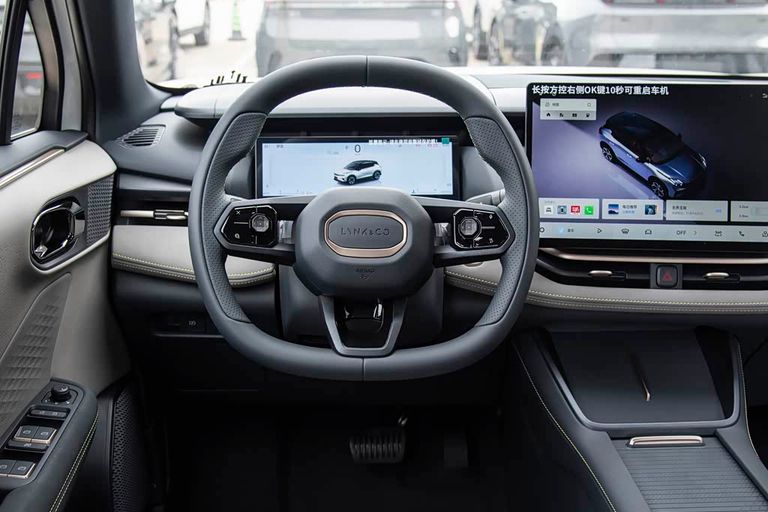 Lynk & Co 06 - interior