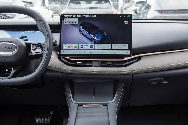 Lynk & Co 06 - interior