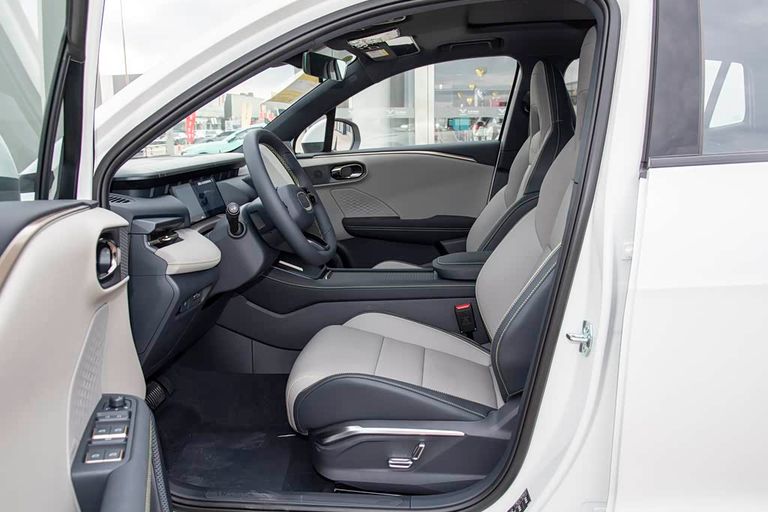 Lynk & Co 06 - interior