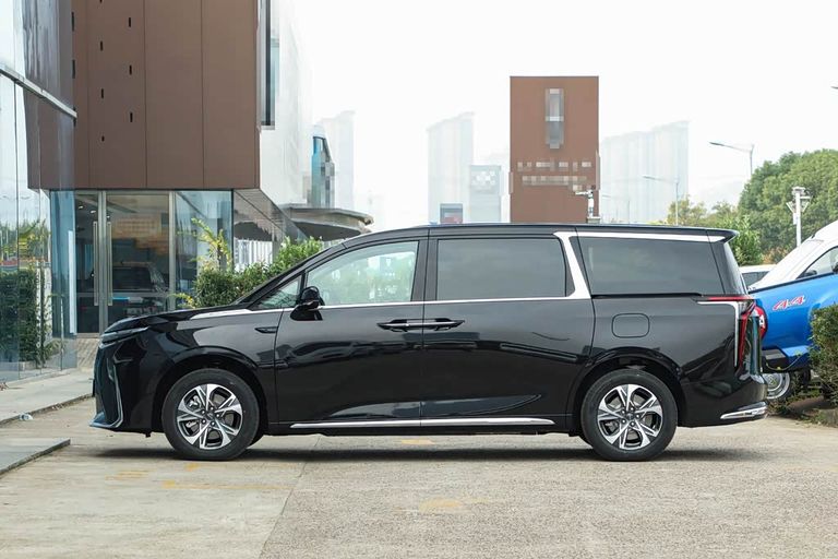 MAXUS MIFA 9 - exterior