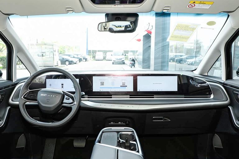 MAXUS MIFA 9 - interior