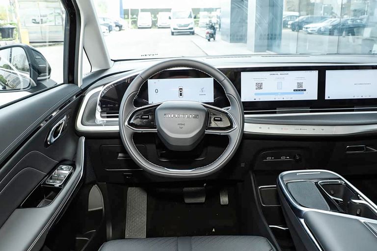 MAXUS MIFA 9 - interior
