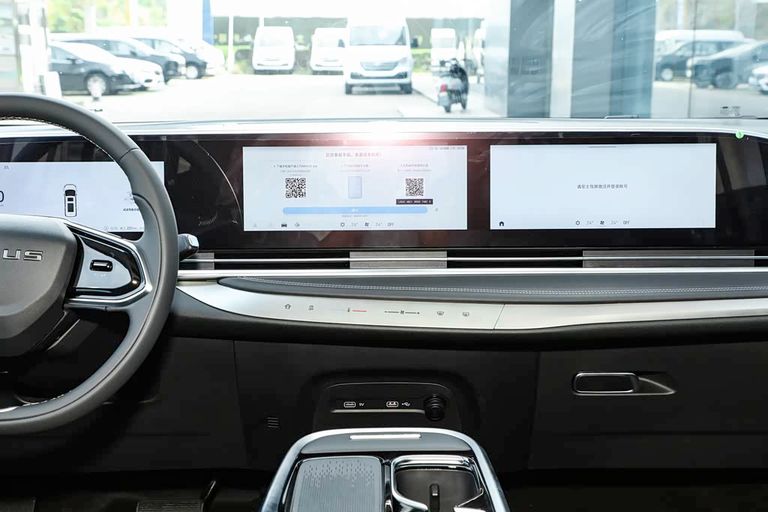 MAXUS MIFA 9 - interior