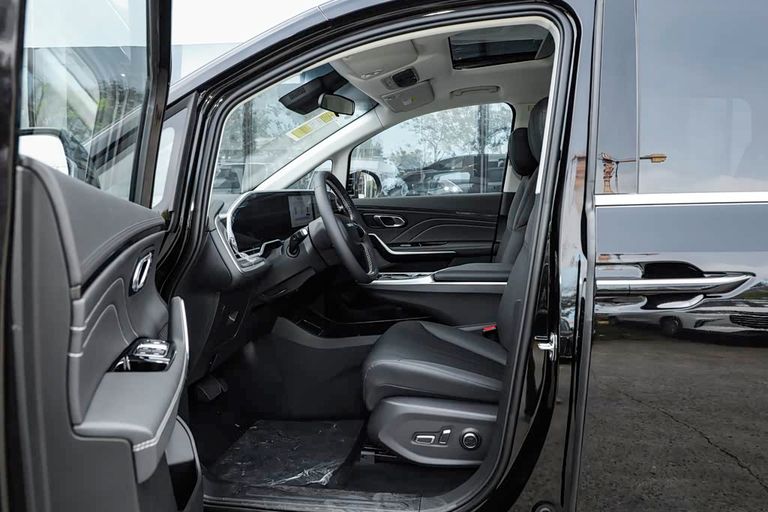 MAXUS MIFA 9 - interior