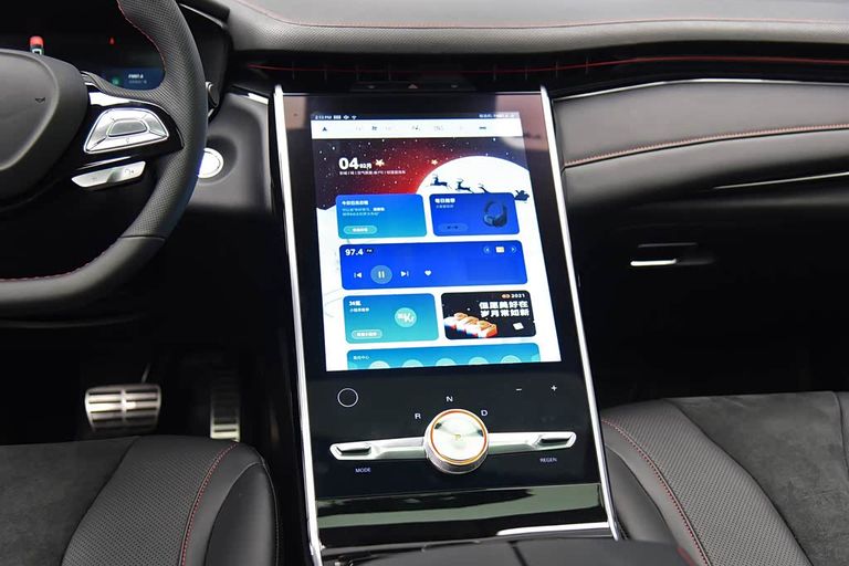 MG Marvel R - interior