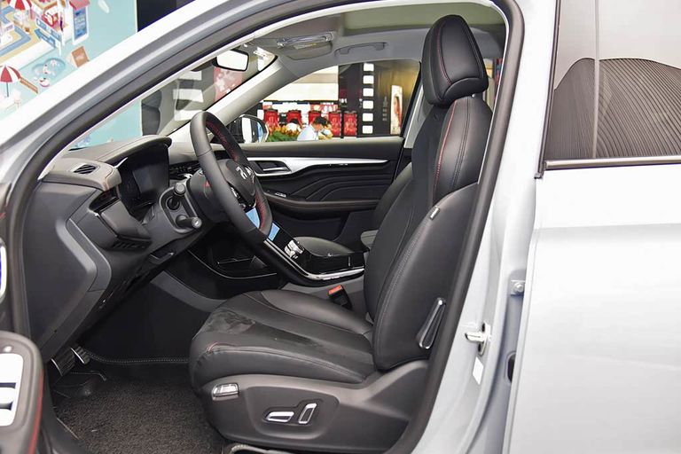 MG Marvel R - interior