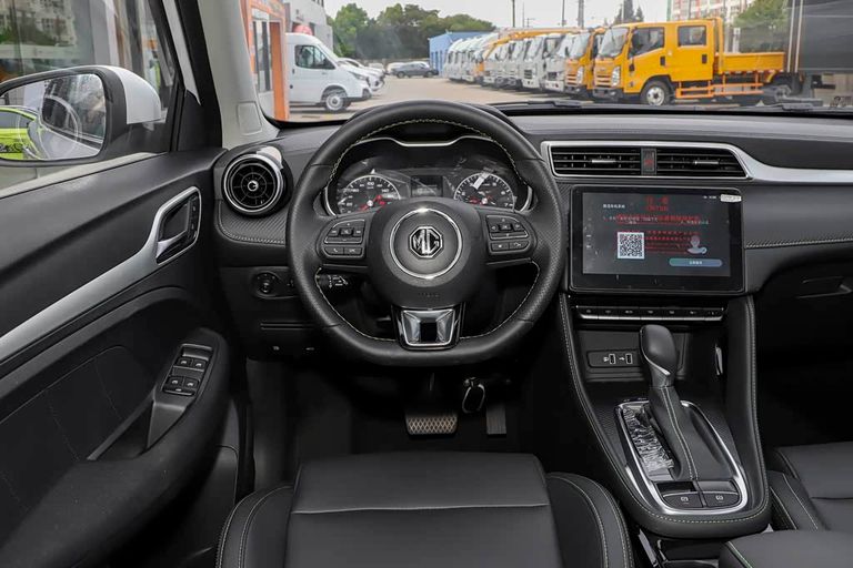 MG ZS - interior