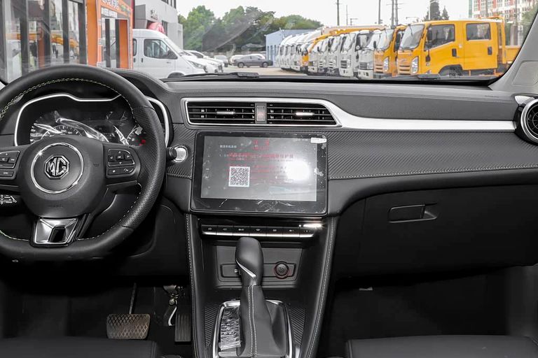 MG ZS - interior