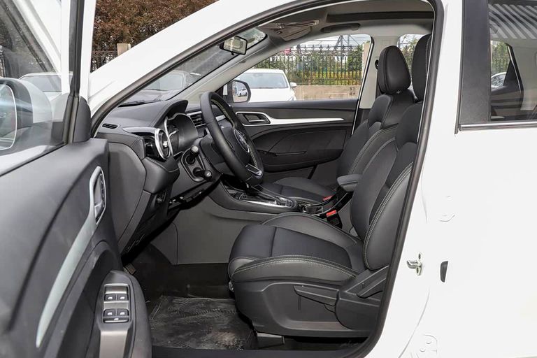 MG ZS - interior