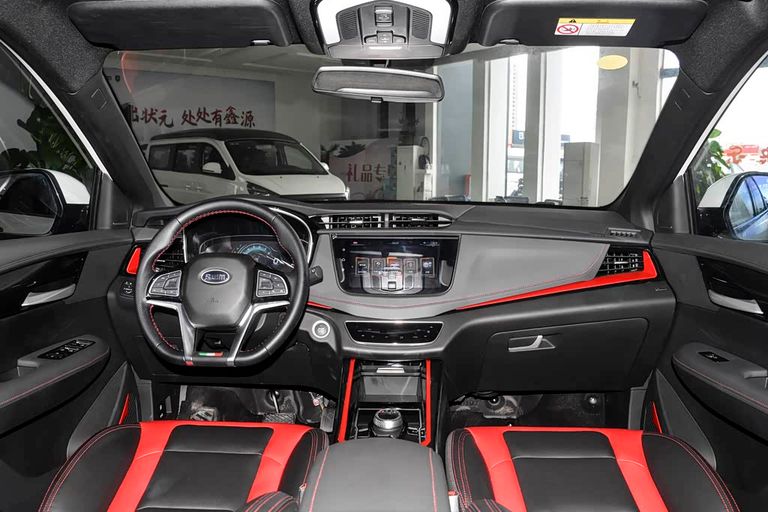 SWM G01FF - interior