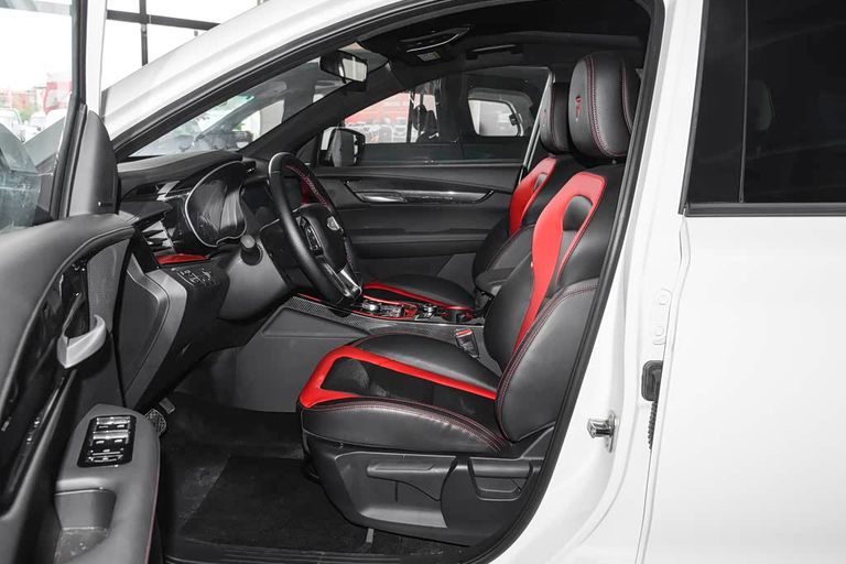 SWM G01FF - interior