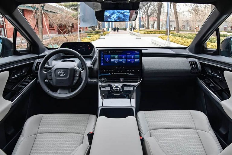 FAW Toyota bZ4X - interior