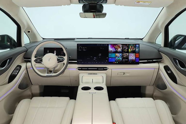 VOYAH Dream - interior