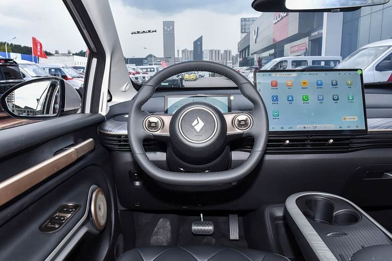 Baojun Cloud - interior