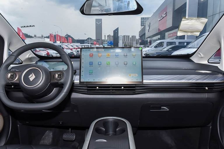 Baojun Cloud - interior