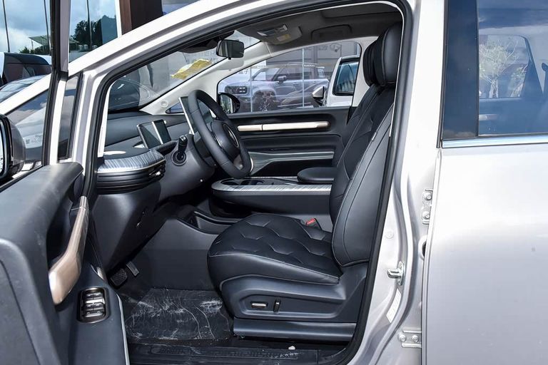 Baojun Cloud - interior